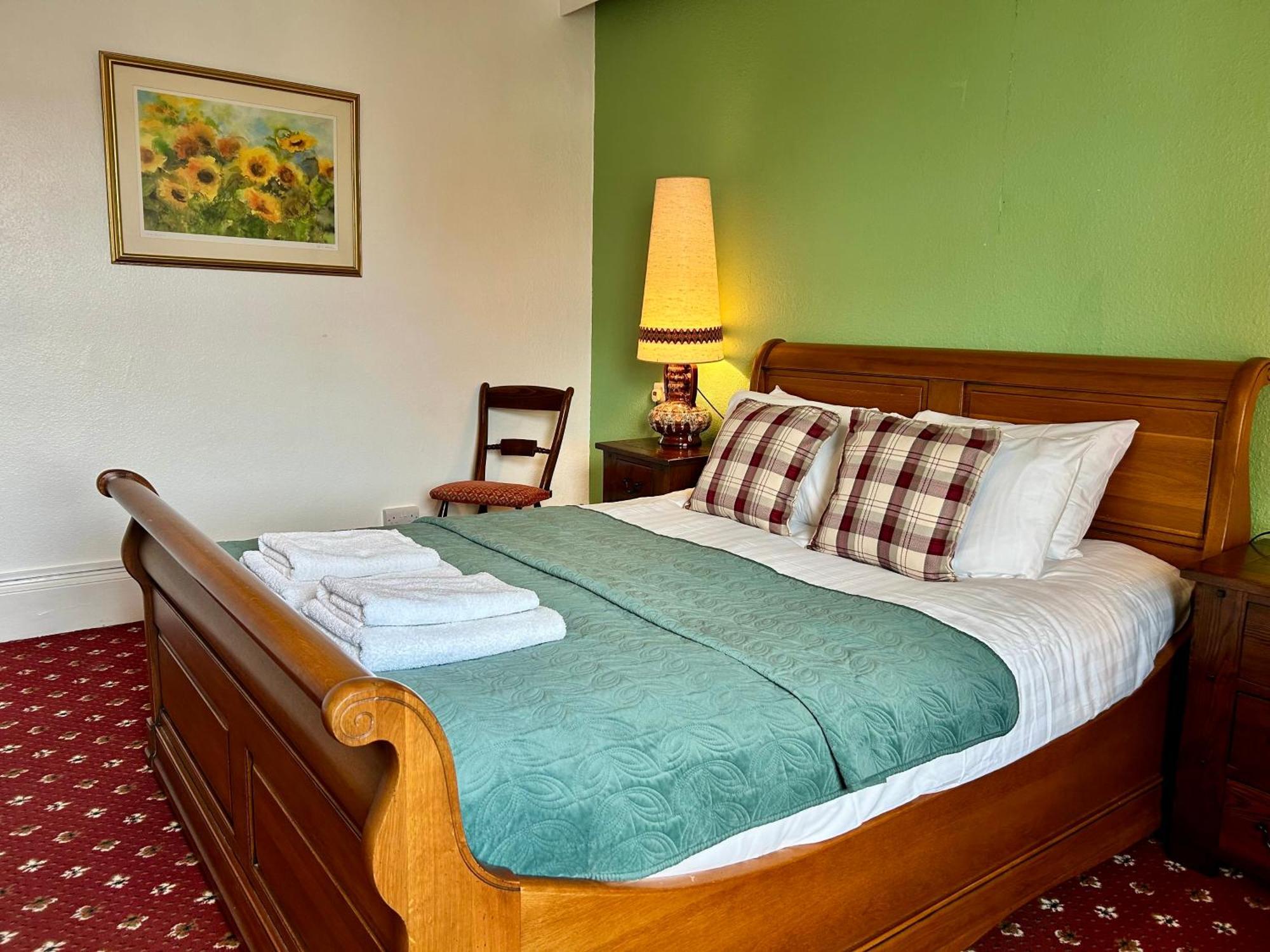 Clarence Quarters Self-Catering Guest House Портсмът Екстериор снимка