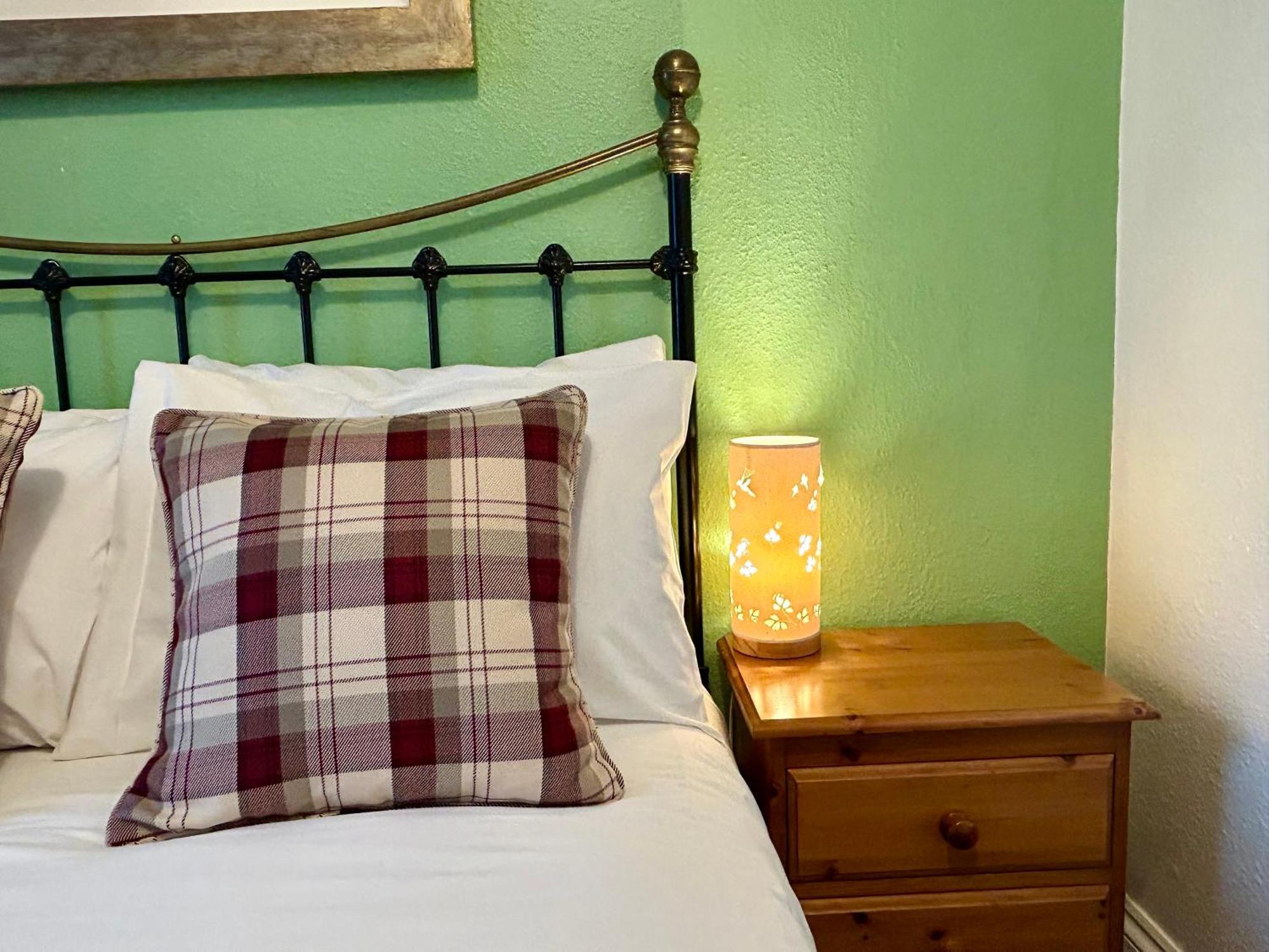 Clarence Quarters Self-Catering Guest House Портсмът Екстериор снимка