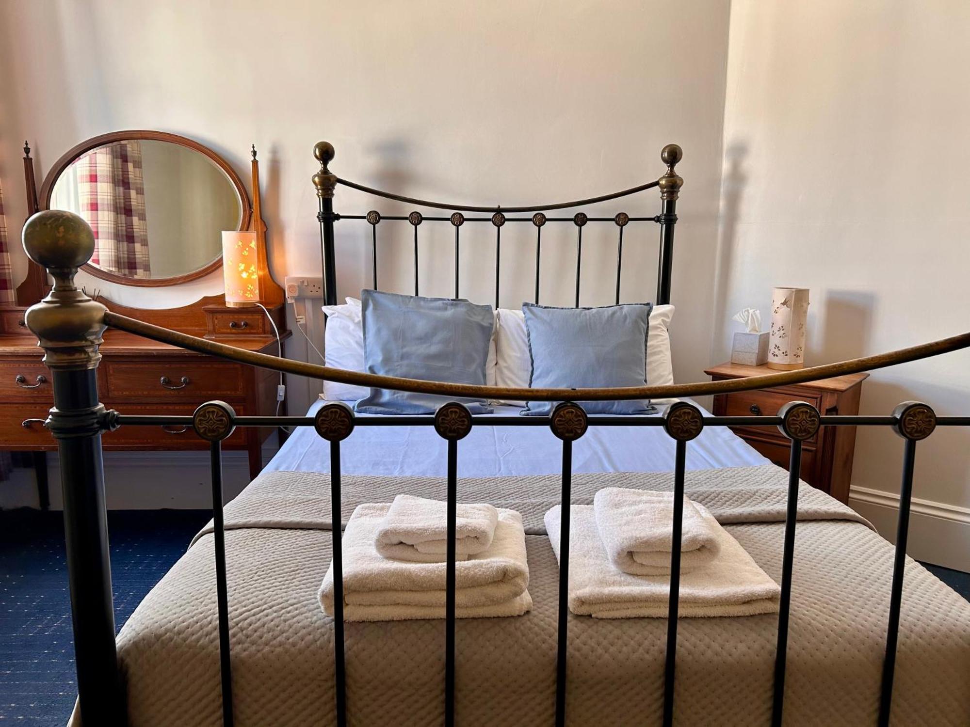 Clarence Quarters Self-Catering Guest House Портсмът Екстериор снимка