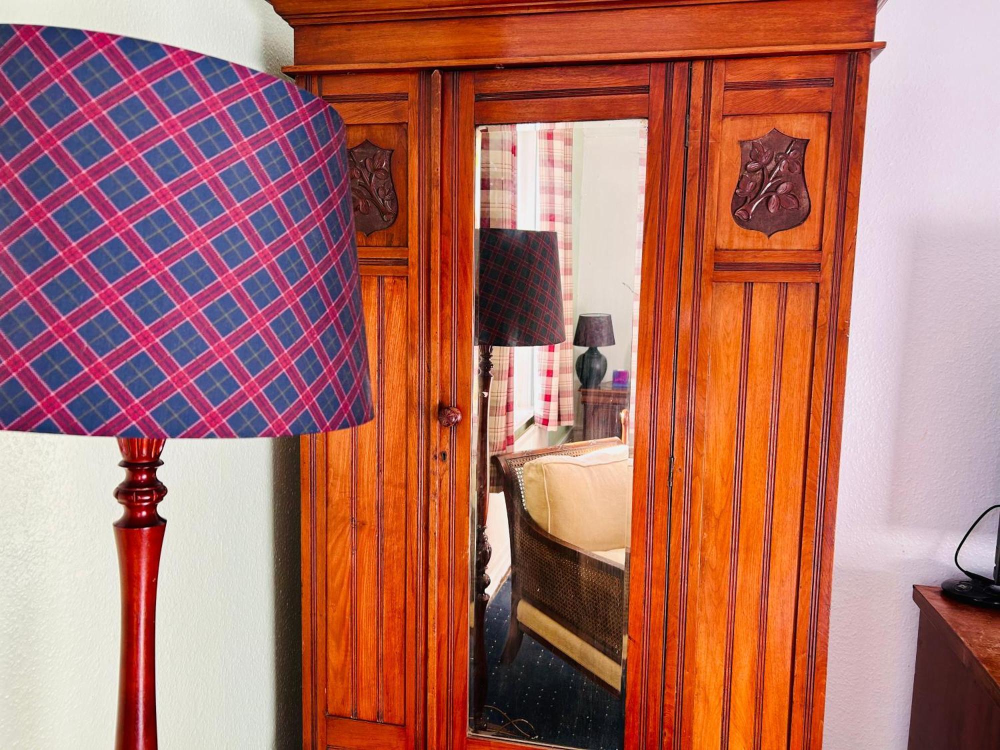 Clarence Quarters Self-Catering Guest House Портсмът Екстериор снимка