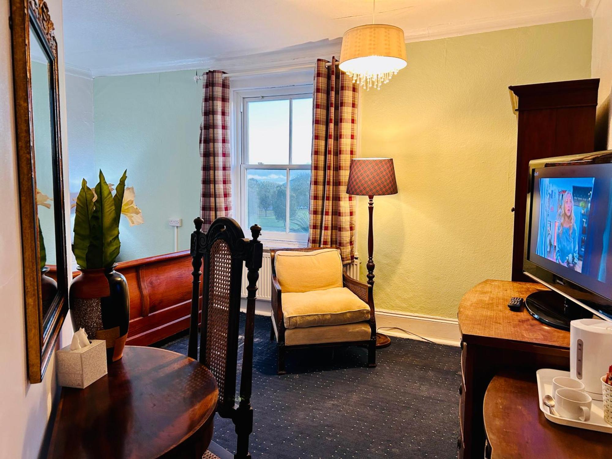 Clarence Quarters Self-Catering Guest House Портсмът Екстериор снимка