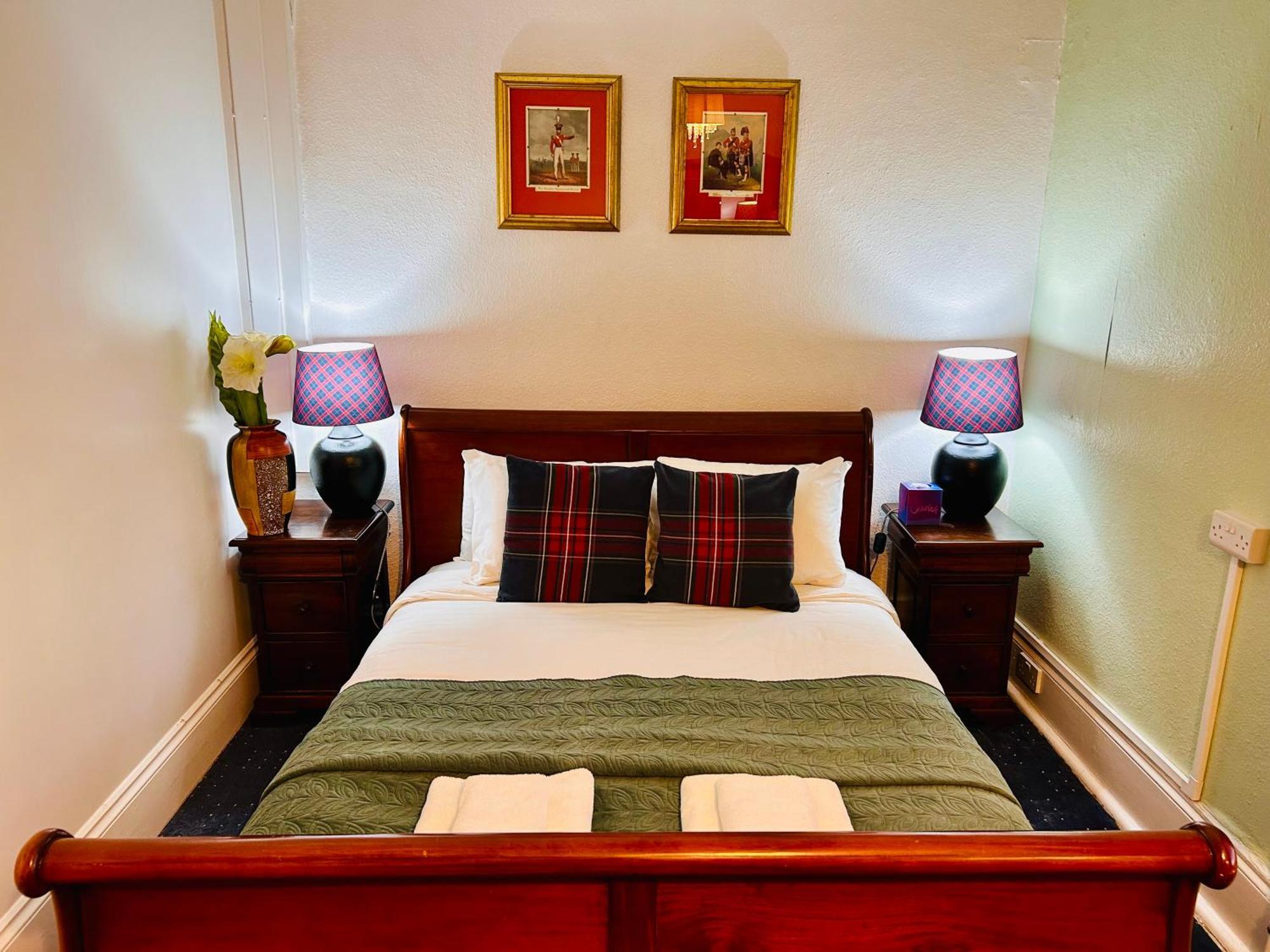 Clarence Quarters Self-Catering Guest House Портсмът Екстериор снимка