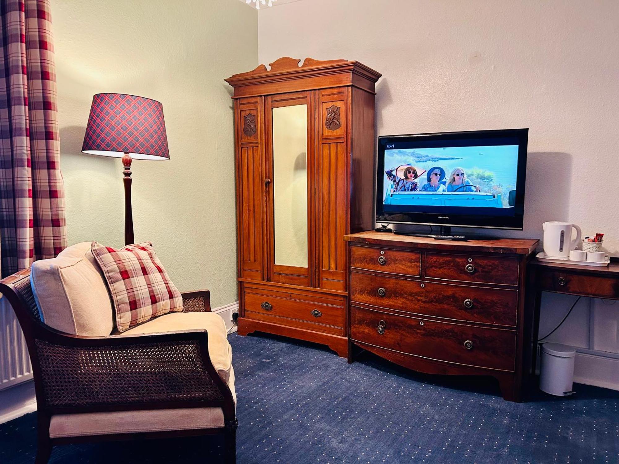 Clarence Quarters Self-Catering Guest House Портсмът Екстериор снимка