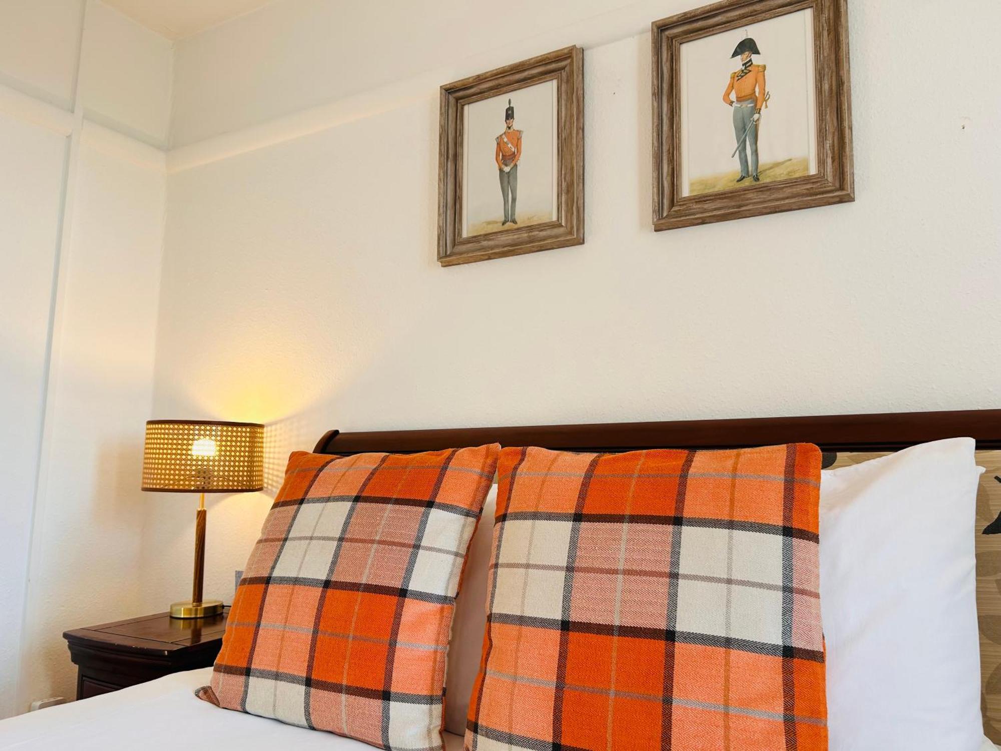 Clarence Quarters Self-Catering Guest House Портсмът Екстериор снимка