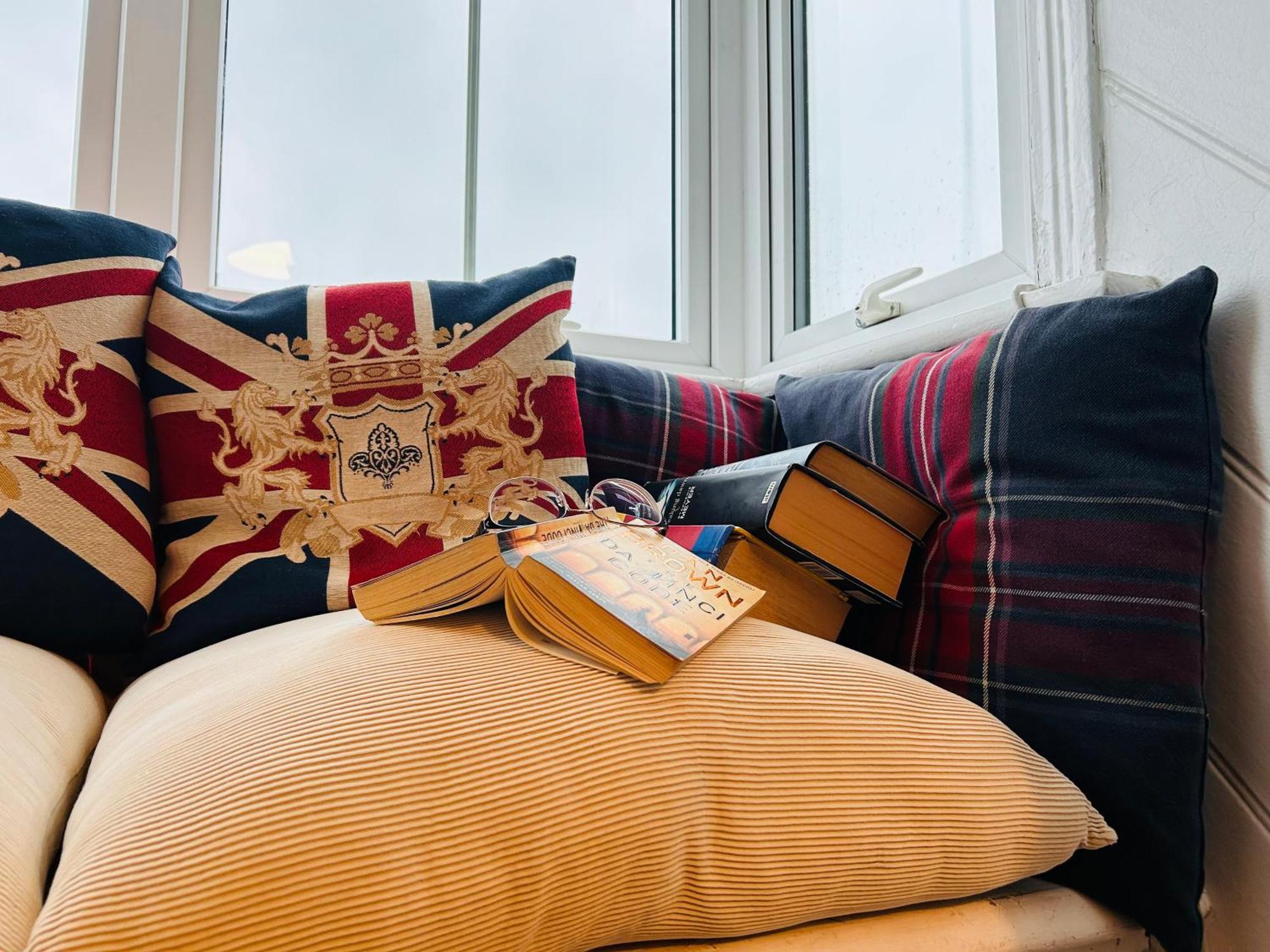 Clarence Quarters Self-Catering Guest House Портсмът Екстериор снимка