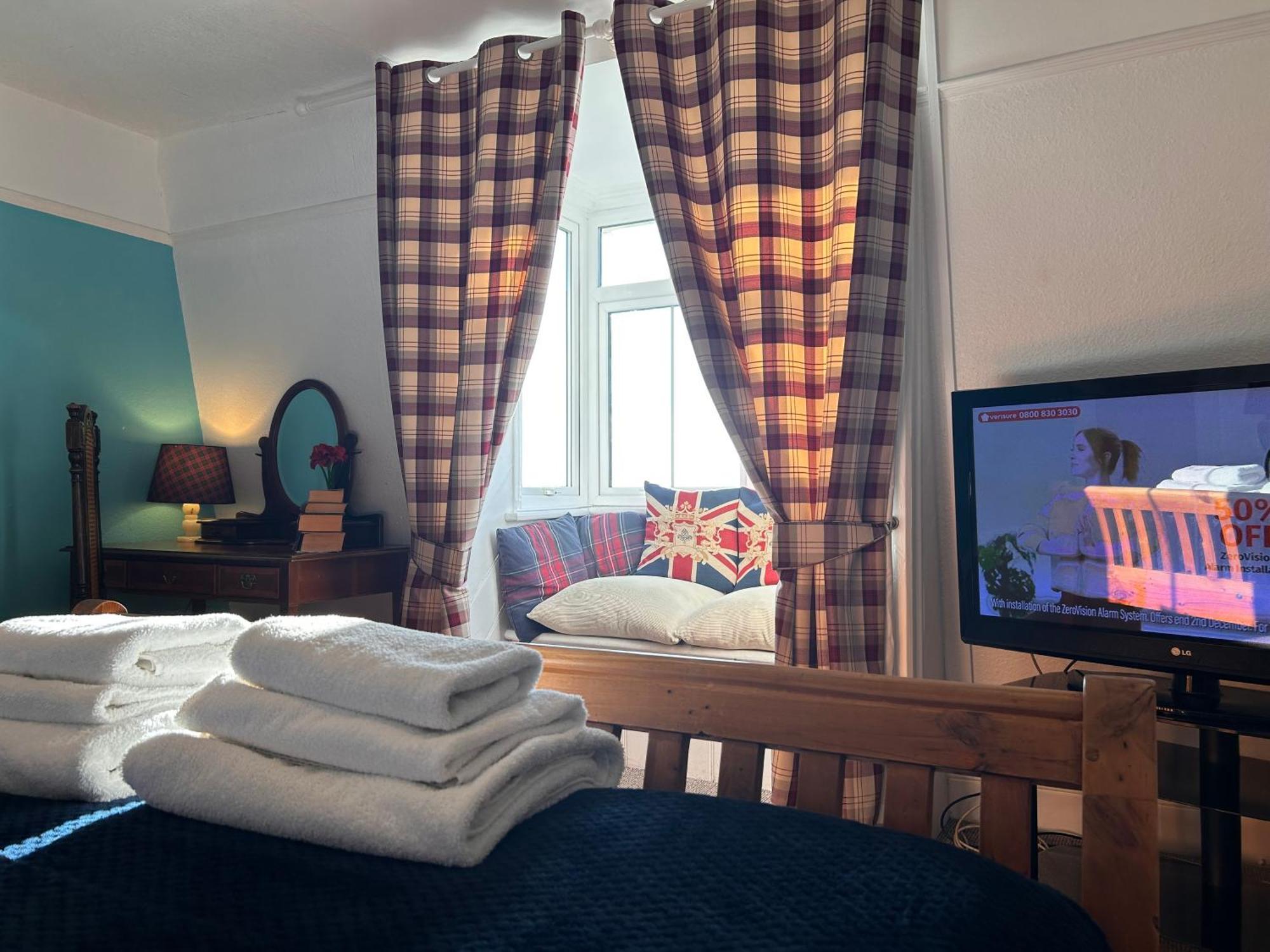 Clarence Quarters Self-Catering Guest House Портсмът Екстериор снимка