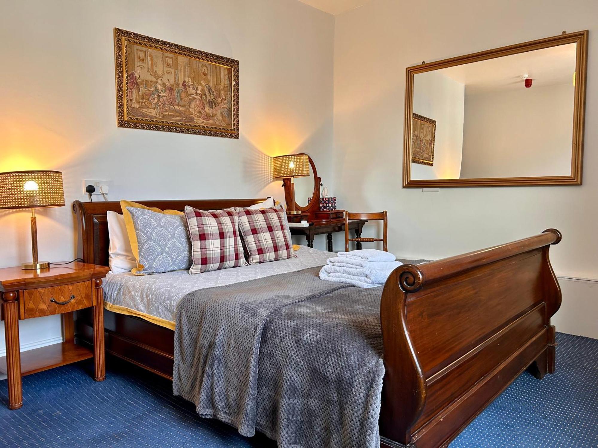 Clarence Quarters Self-Catering Guest House Портсмът Екстериор снимка