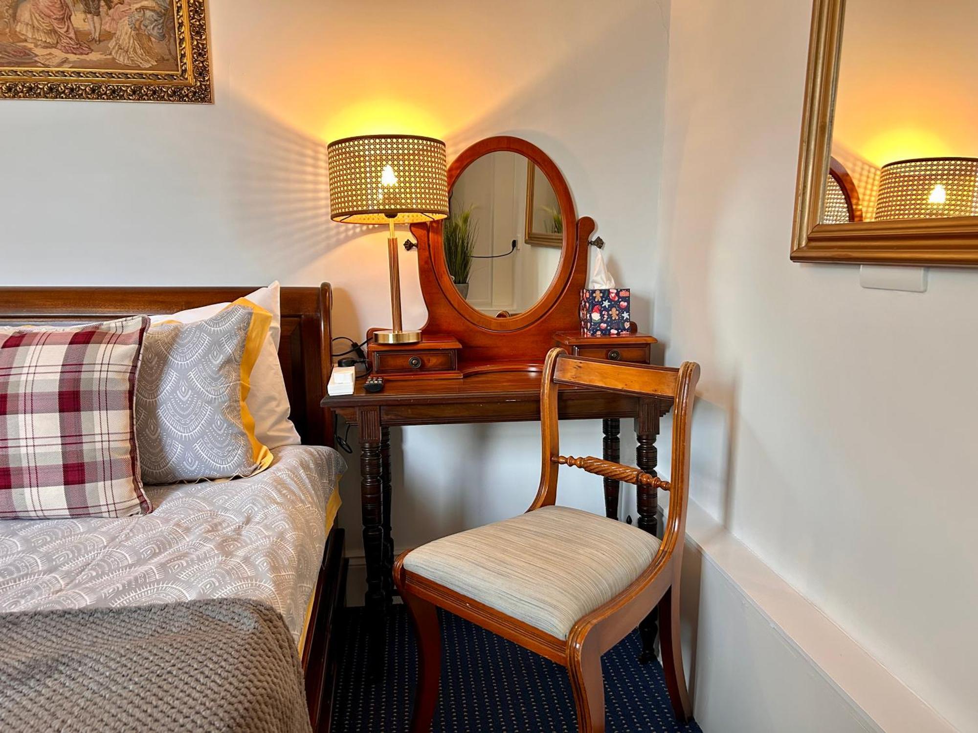 Clarence Quarters Self-Catering Guest House Портсмът Екстериор снимка