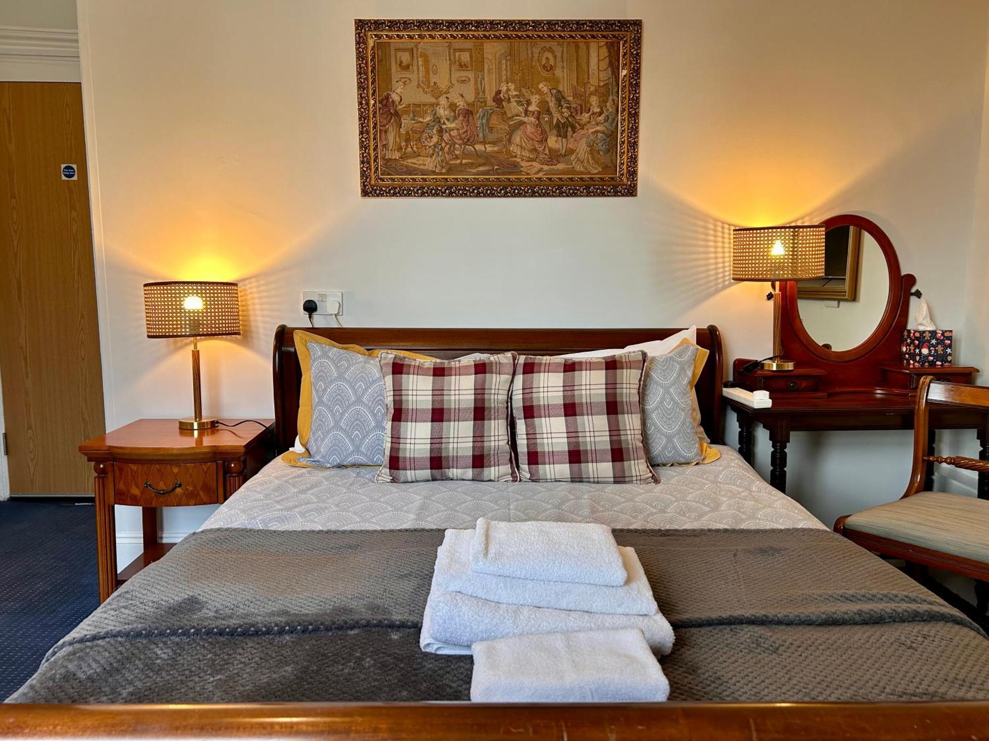 Clarence Quarters Self-Catering Guest House Портсмът Екстериор снимка