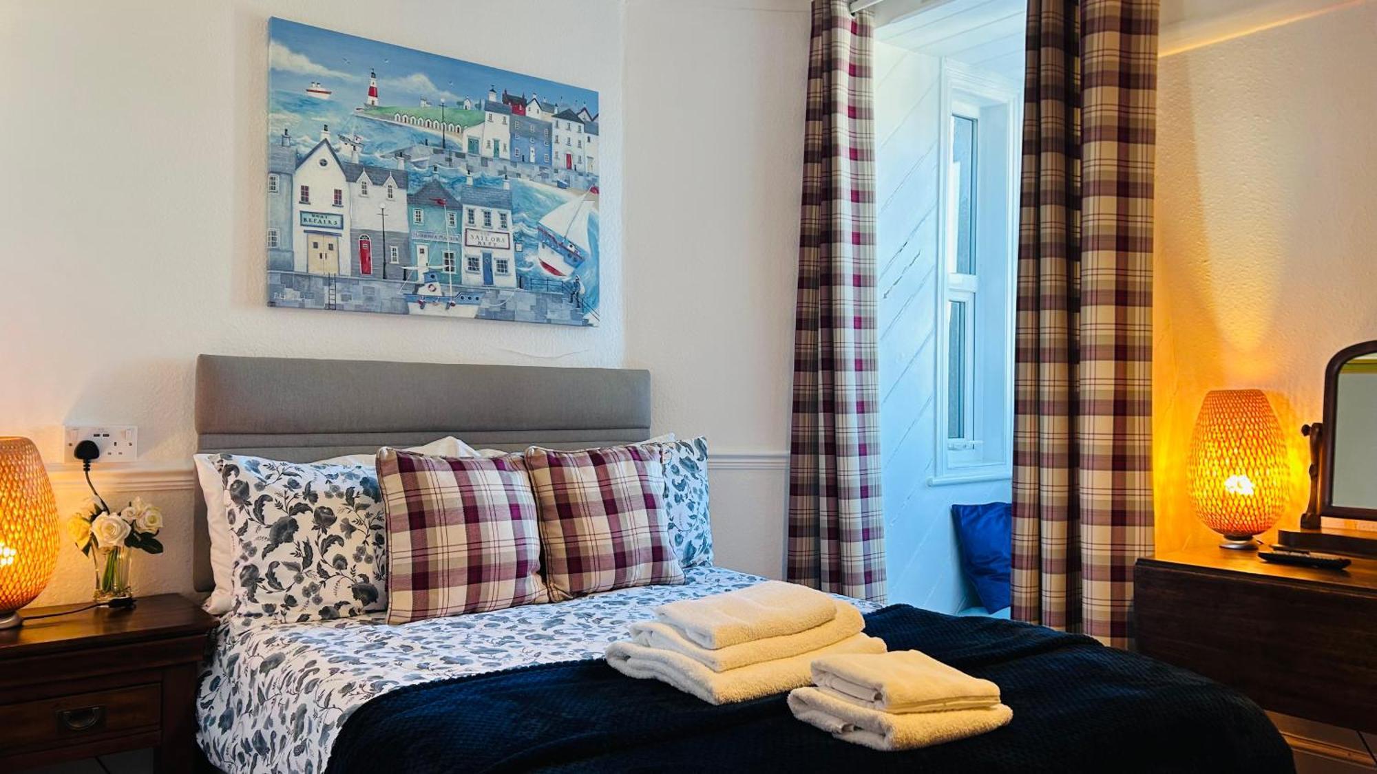 Clarence Quarters Self-Catering Guest House Портсмът Екстериор снимка