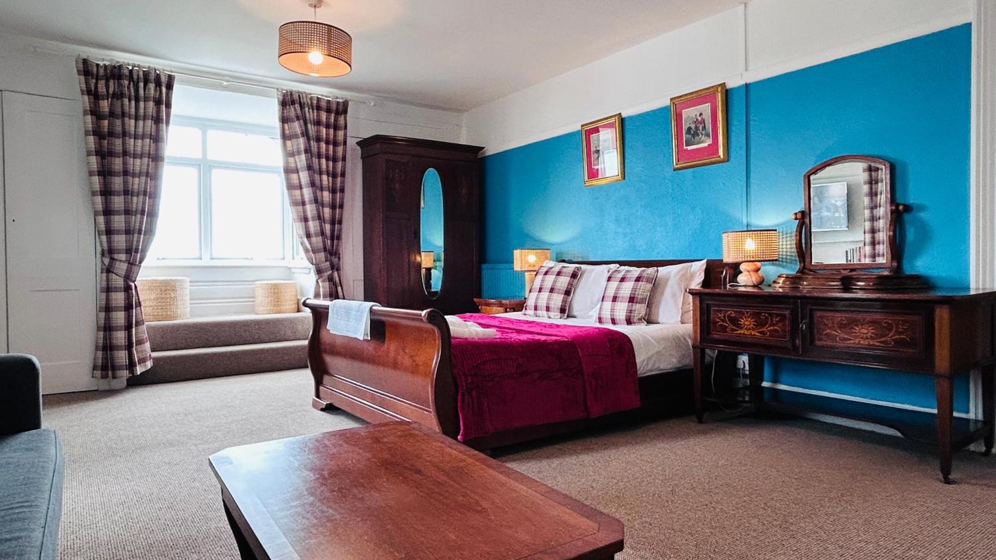 Clarence Quarters Self-Catering Guest House Портсмът Екстериор снимка